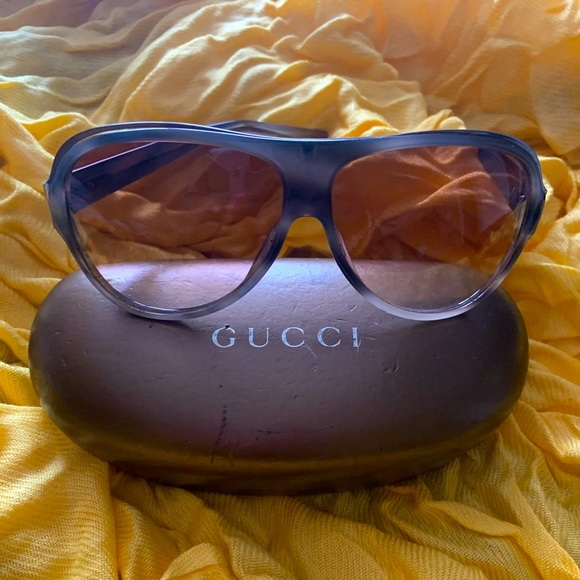 Gently Used Gucci Shades Great condition - Picture 1 of 5